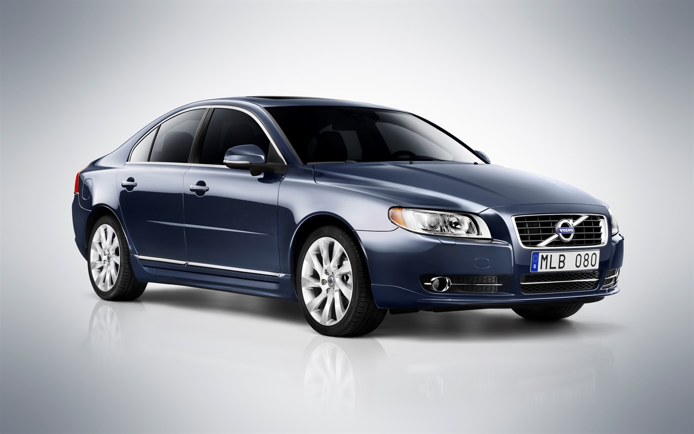 Upgraded Volvo XC70 and S80 get latest infotainment and safety