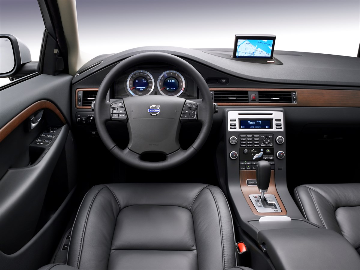First Drive: Volvo v70 1.6 D2 R Design nav - Fleet News