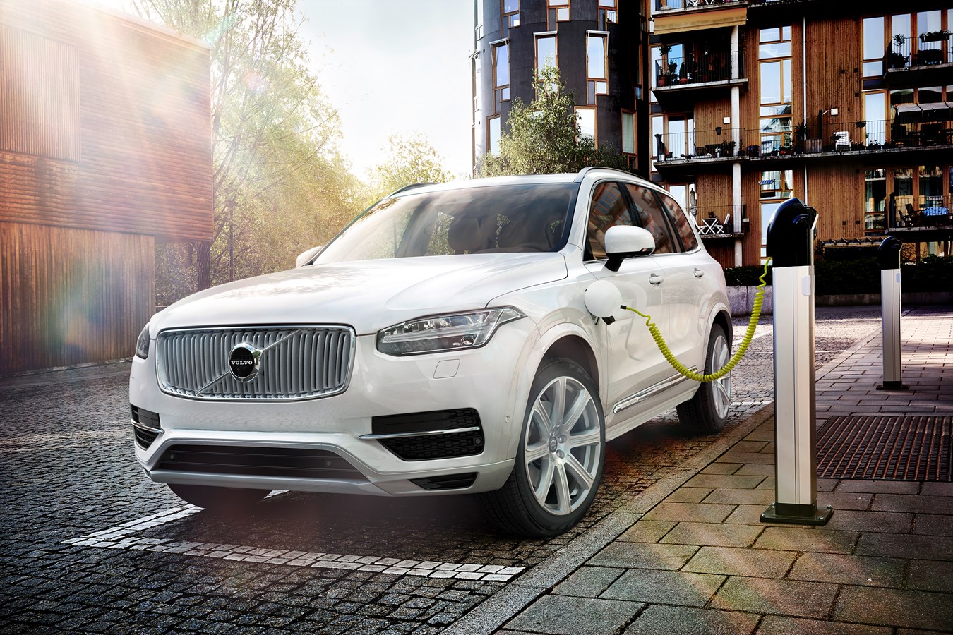 Volvo Cars introduces Twin Engine technology in world's most