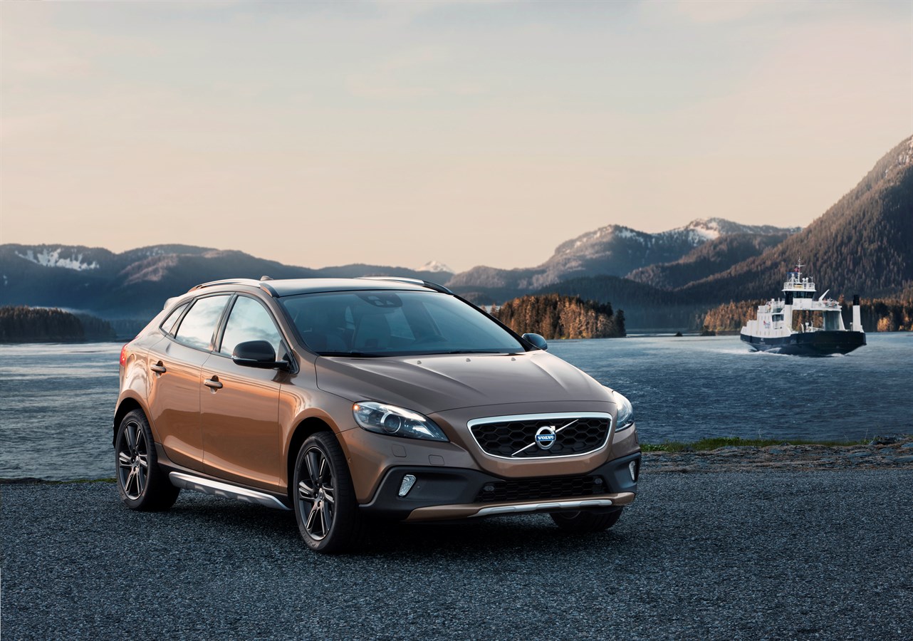 Volvo Car Corporation launches V40 Cross Country: Capable and expressive  all-roader - Volvo Cars Global Media Newsroom