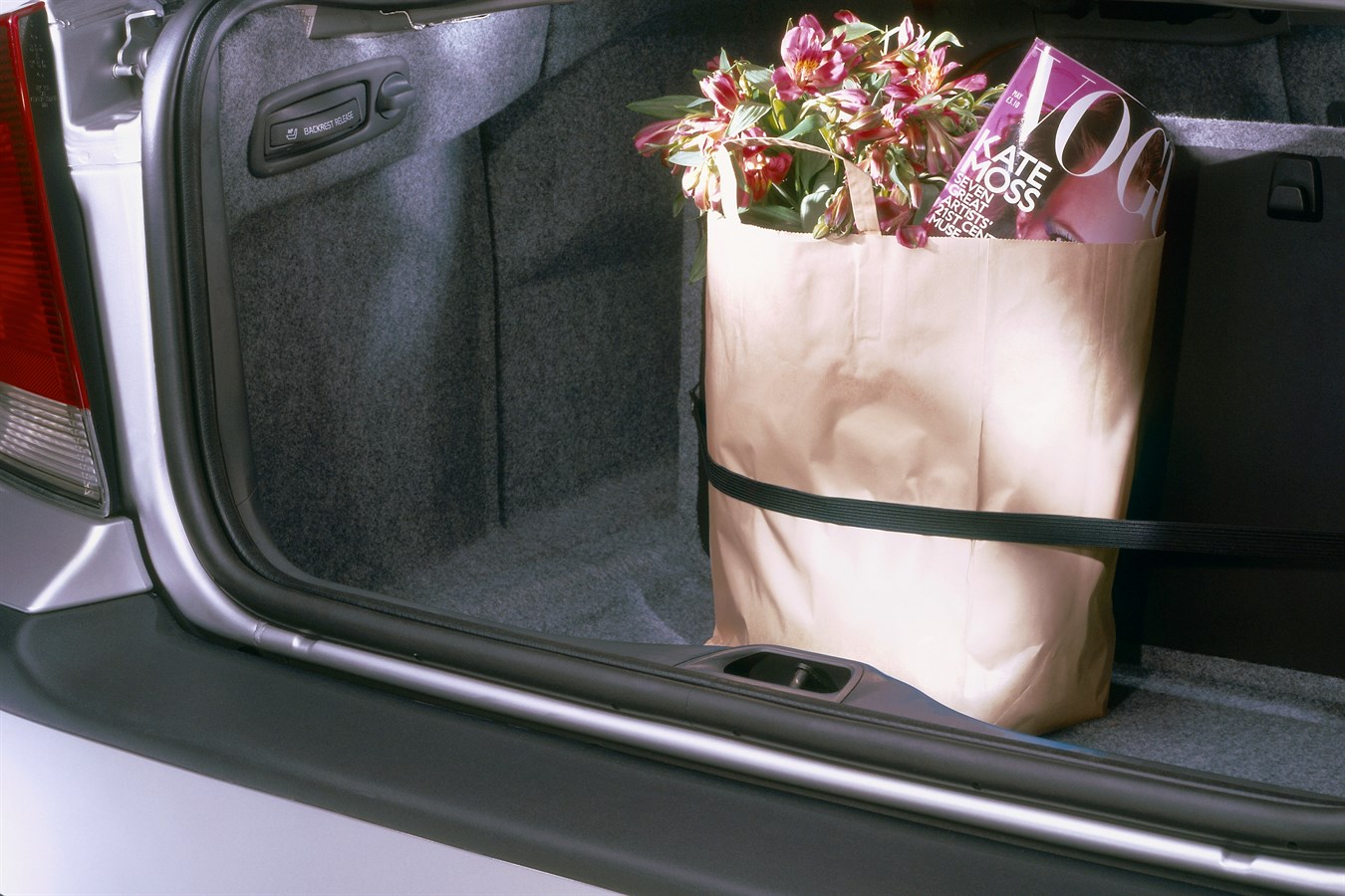 Volvo S60, Load/Grocery bag holder