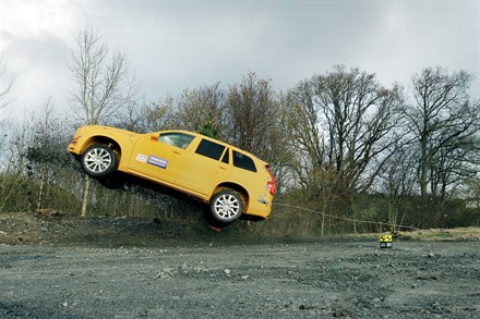 L’art de transformer un jeu de parc d’attraction en un test de sortie de route au centre de sécurité Volvo Cars